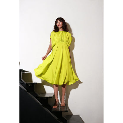 Echke Neck Rouged Dress with Broad Open Sleeves