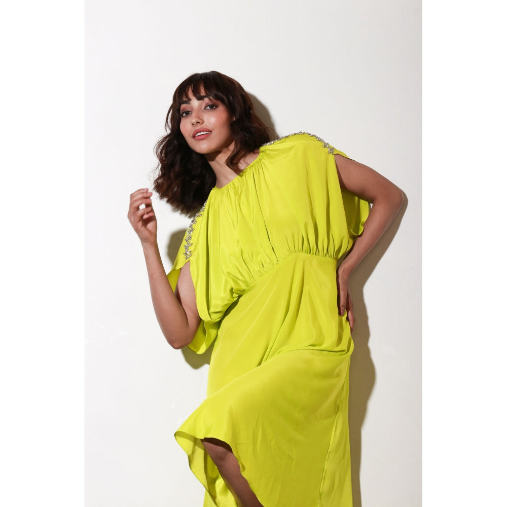 Echke Neck Rouged Dress with Broad Open Sleeves
