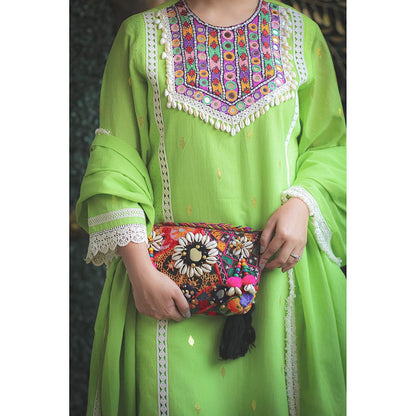 Ekavira Green Sajda Kurta with Pant and Dupatta (Set of 3)
