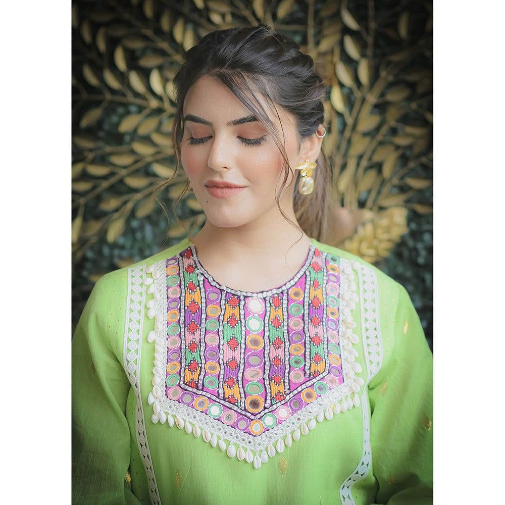 Ekavira Green Sajda Kurta with Pant and Dupatta (Set of 3)