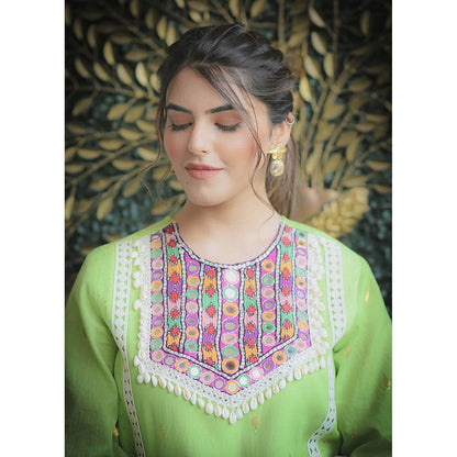 Ekavira Green Sajda Kurta with Pant and Dupatta (Set of 3)