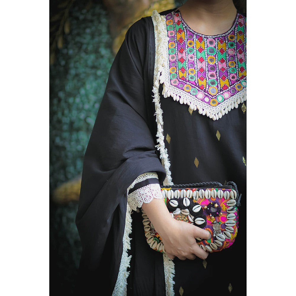 Ekavira Black Sajda Kurta with Pant and Dupatta (Set of 3)