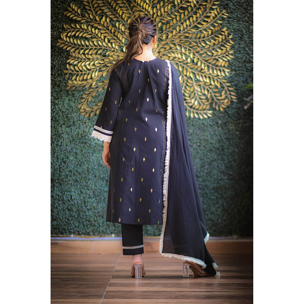Ekavira Black Sajda Kurta with Pant and Dupatta (Set of 3)