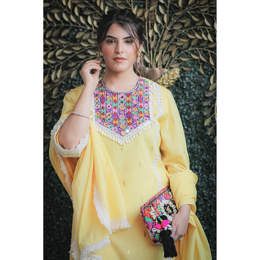 Ekavira Yellow Sajda Kurta with Pant and Dupatta (Set of 3)