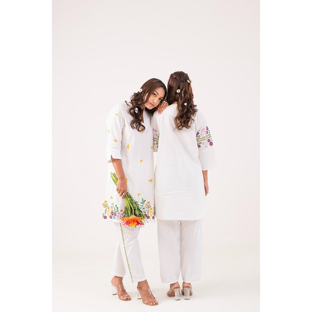 Ekavira Reva White Floral Print Kurta and Pant (Set of 2)