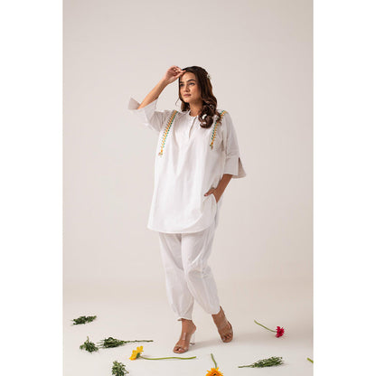 Ekavira Kanti White Floral Print Kurta and Pant (Set of 2)