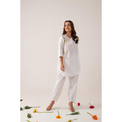 Ekavira Kanti White Floral Print Kurta and Pant (Set of 2)