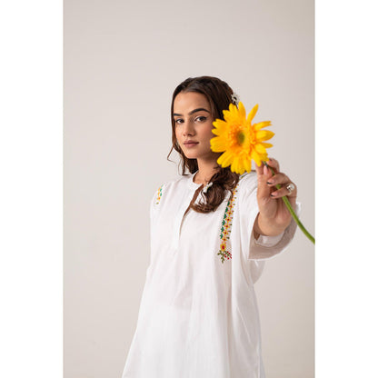 Ekavira Kanti White Floral Print Kurta and Pant (Set of 2)