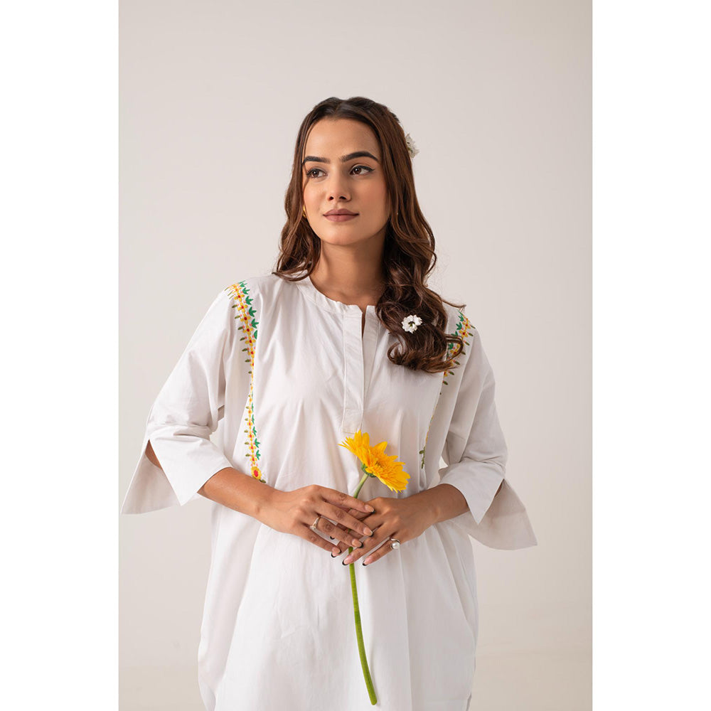 Ekavira Kanti White Floral Print Kurta and Pant (Set of 2)