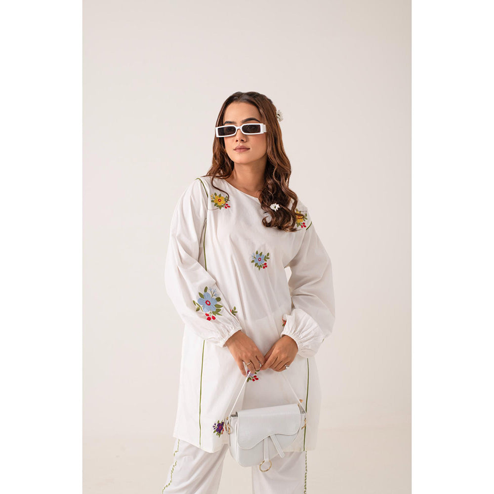 Ekavira Amba White Floral Print Kurta and Pant (Set of 2)