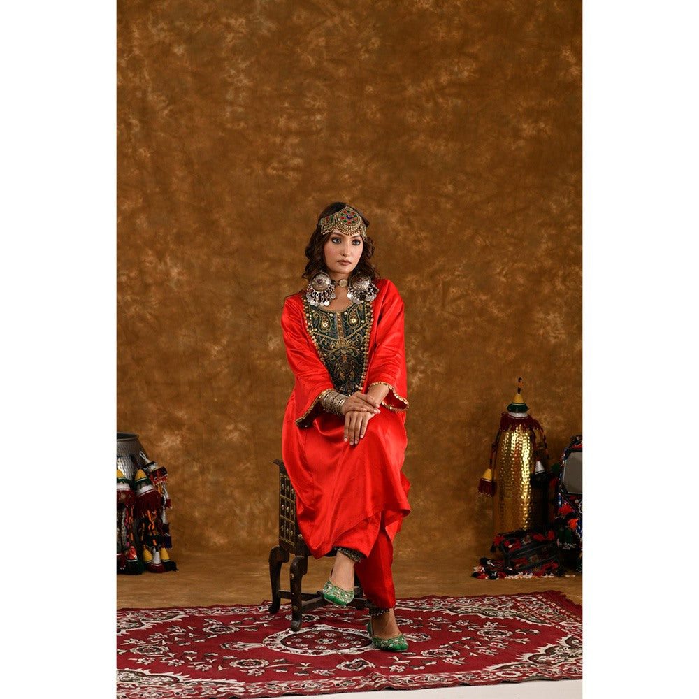 Ekavira Raahi Collection Roohi Embroidered Kurta and Pant with Dupatta (Set of 2)