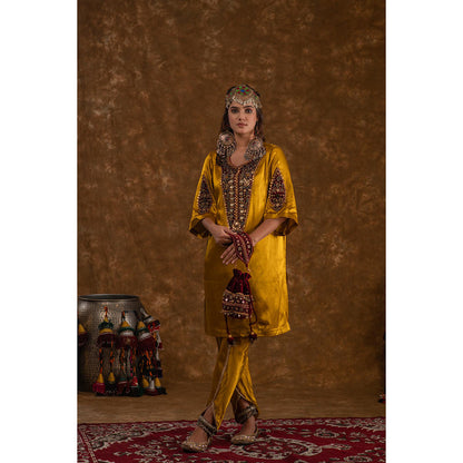 Ekavira Rubina Solid Patch Work Kurta with Tulip Pant and Dupatta (Set of 3)