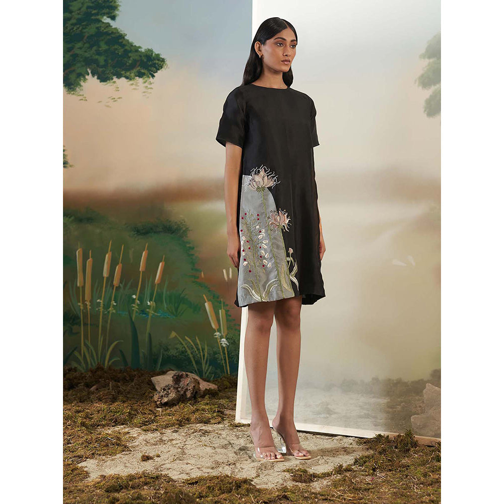 FEBo6 Moon Flower Black Knee Length Dress