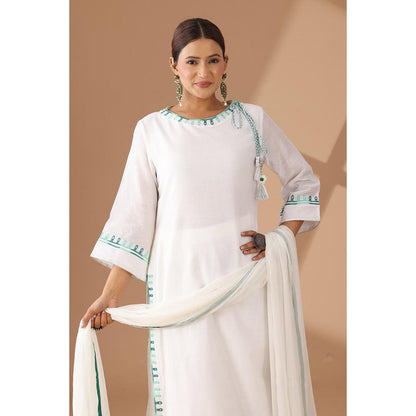 Finethreads by Hina & Nikhat Suruchi Grace Embroidered Silk Kurta Pant with Dupatta (Set of 2)