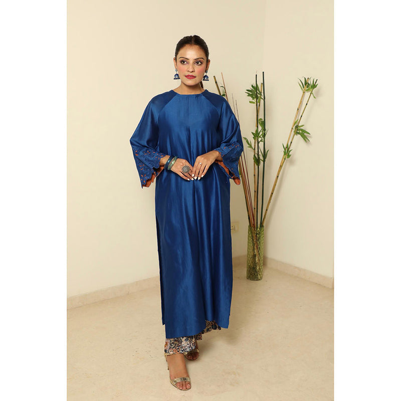 Finethreads by Hina & Nikhat Spinel Elegance The High-Slit Chanderi Kurta and Pant (Set of 2)