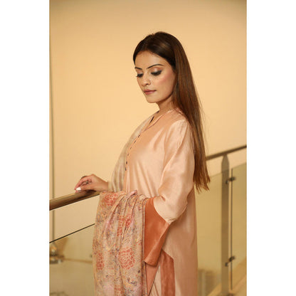 Finethreads by Hina & Nikhat Peach Salmon Kurta with Pant and Dupatta