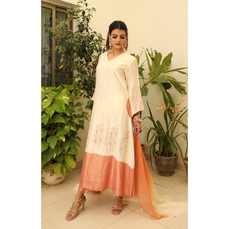 Finethreads by Hina & Nikhat Off White Noor-E-Rung Anarkali with Pant and Dupatta