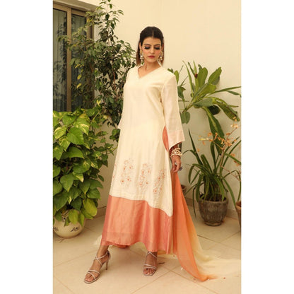 Finethreads by Hina & Nikhat Off White Noor-E-Rung Anarkali with Pant and Dupatta