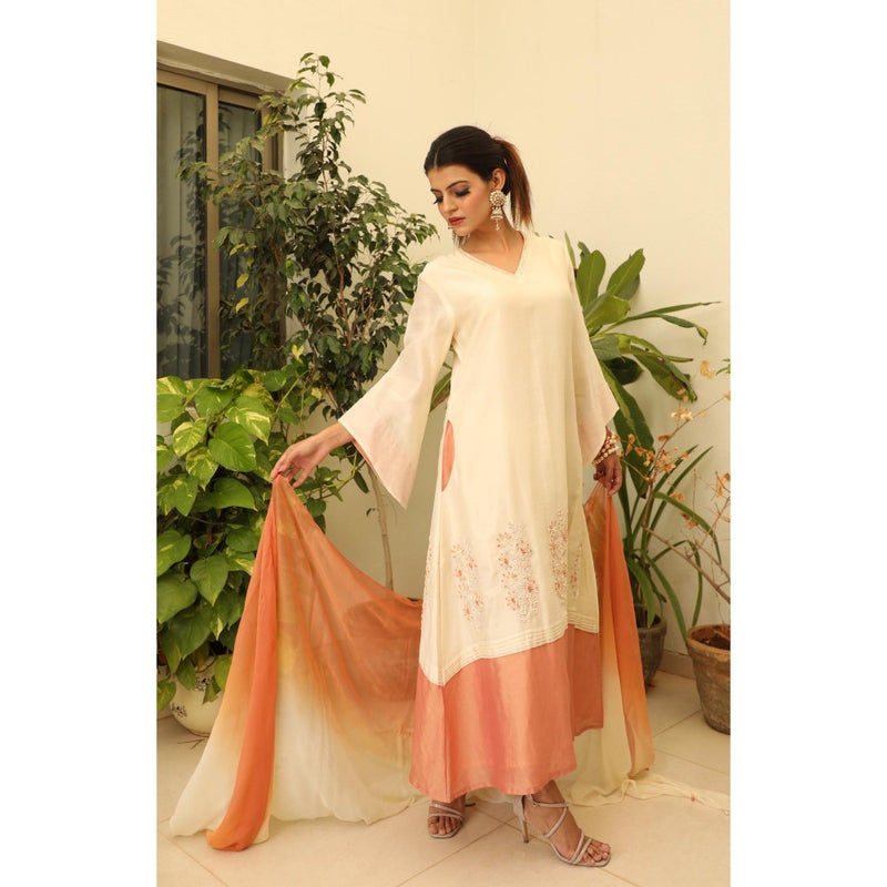 Finethreads by Hina & Nikhat Off White Noor-E-Rung Anarkali with Pant and Dupatta