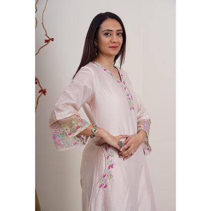 Finethreads by Hina & Nikhat Nude Saher Kurta with Pant and Dupatta