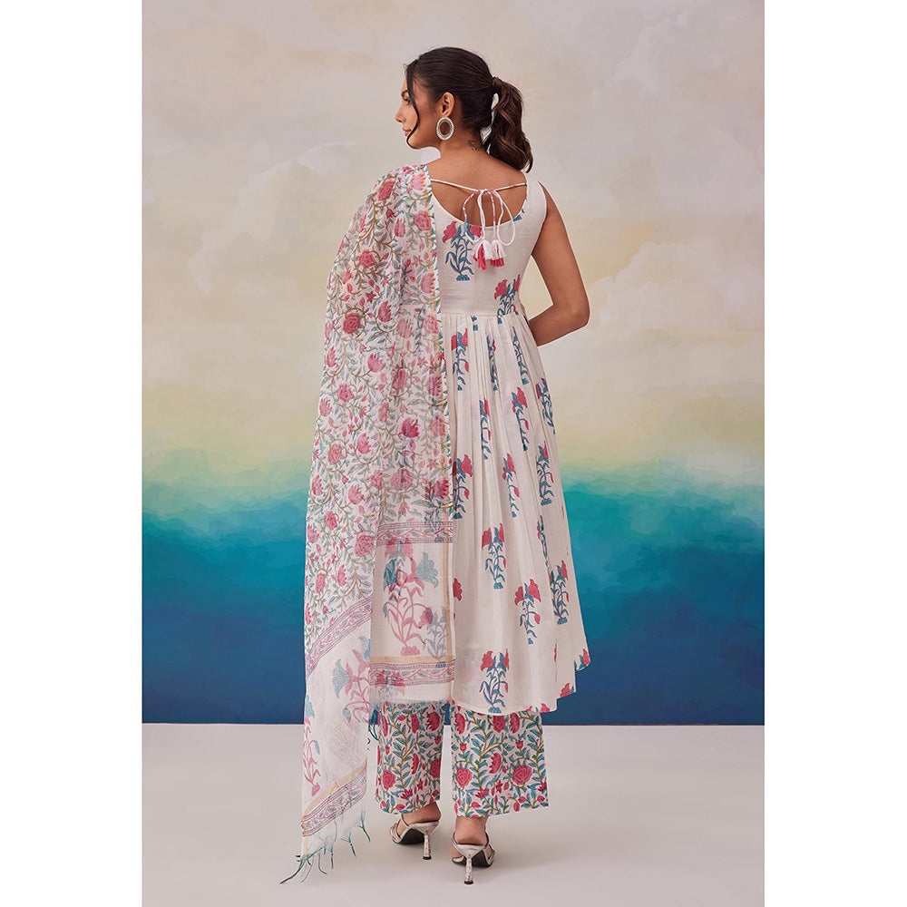 GANGA GRACE White Floral Printed Kurta with Pant and Dupatta