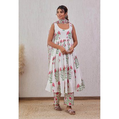 GANGA GRACE White Floral Printed Kurta Set with Dupatta