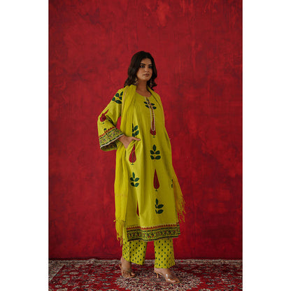 GANGA GRACE Women Cotton Printed Green Kurta with Pant and Dupatta