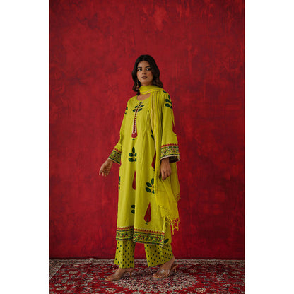 GANGA GRACE Women Cotton Printed Green Kurta with Pant and Dupatta