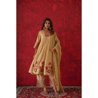 GANGA GRACE Women Art Silk Floral Beige Kurta with Pant and Dupatta