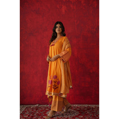 GANGA GRACE Women Art Silk Floral Orange Kurta with Pant and Dupatta