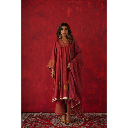 GANGA GRACE Women Art Silk Floral Maroon Kurta with Pant and Dupatta