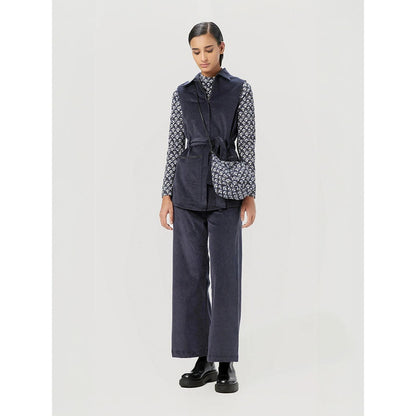 Genes Lecoanet Hemant Women Mid Rise Self Pattern Pant