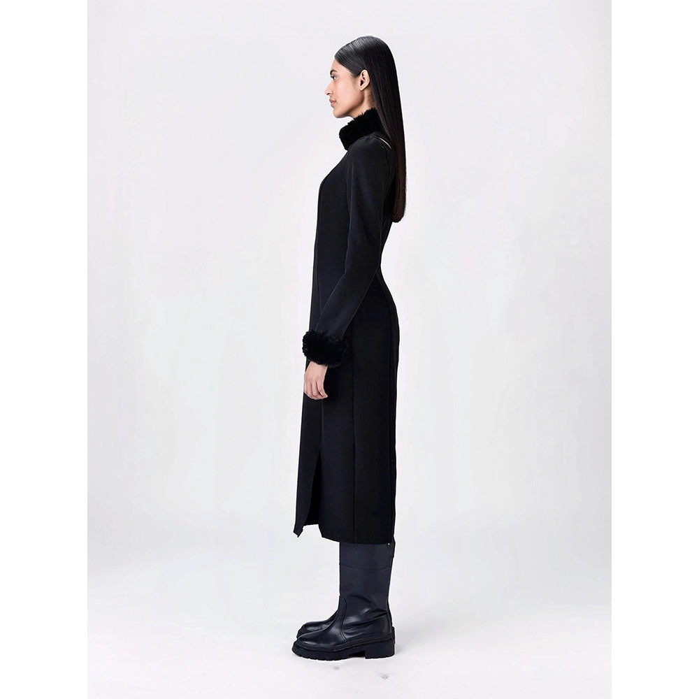 Genes Lecoanet Hemant Women Polyester Crepe Turtle Neck Solid Dress