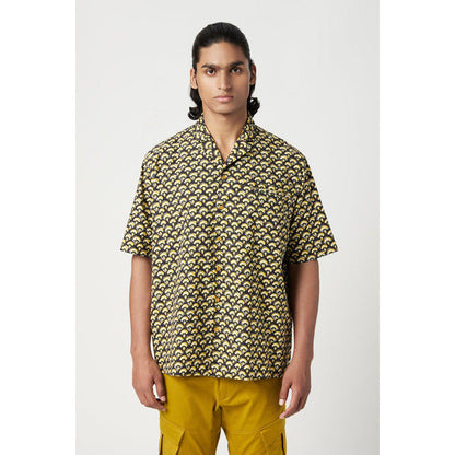 Genes Lecoanet Hemant Easy Fit Half Sleeve Shirt With Asymmetric Bone Pockets