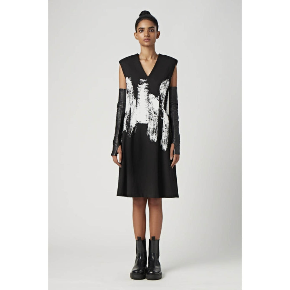 Genes Lecoanet Hemant Slim Fit V-Neck Sleeveless Dress With Artistic Print