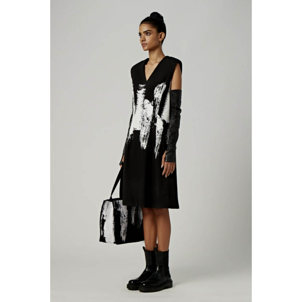 Genes Lecoanet Hemant Slim Fit V-Neck Sleeveless Dress With Artistic Print