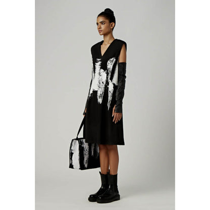 Genes Lecoanet Hemant Slim Fit V-Neck Sleeveless Dress With Artistic Print