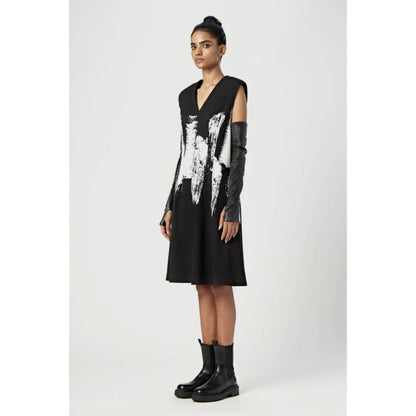 Genes Lecoanet Hemant Slim Fit V-Neck Sleeveless Dress With Artistic Print
