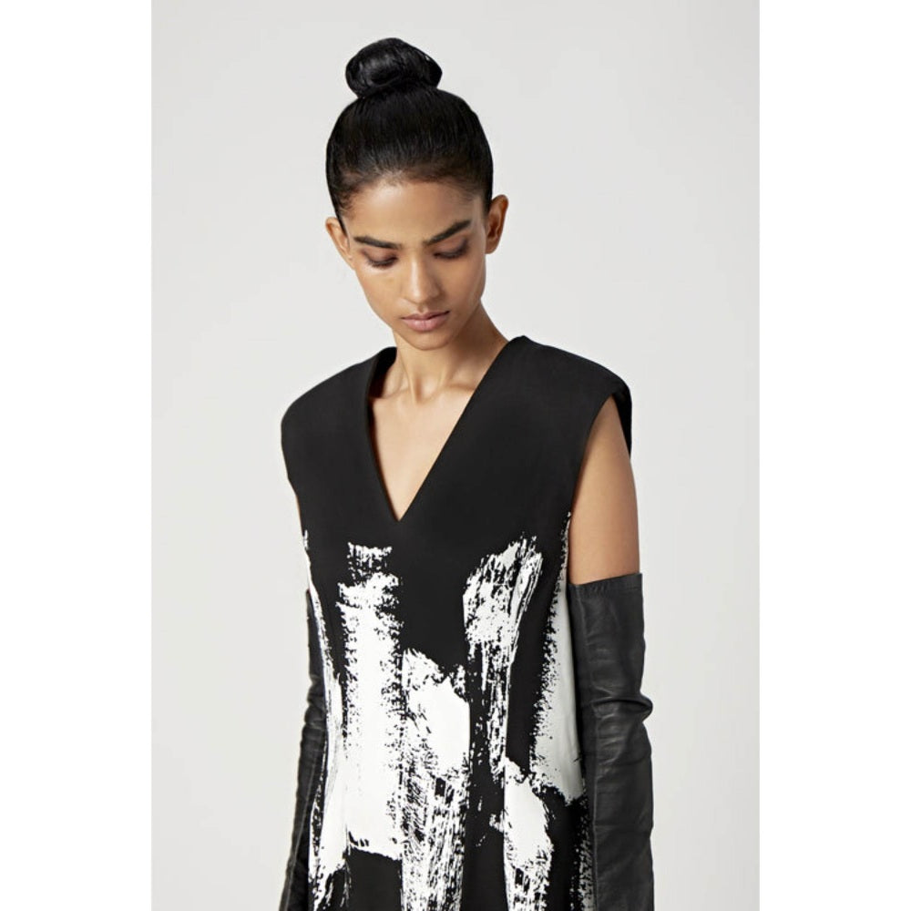 Genes Lecoanet Hemant Slim Fit V-Neck Sleeveless Dress With Artistic Print