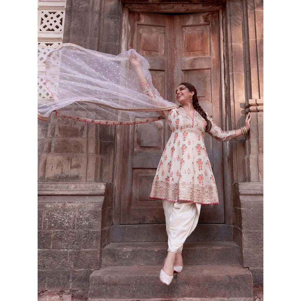 Gopi Vaid Ivory Ekta Dhoti with Kurta and Dupatta (Set of 3)