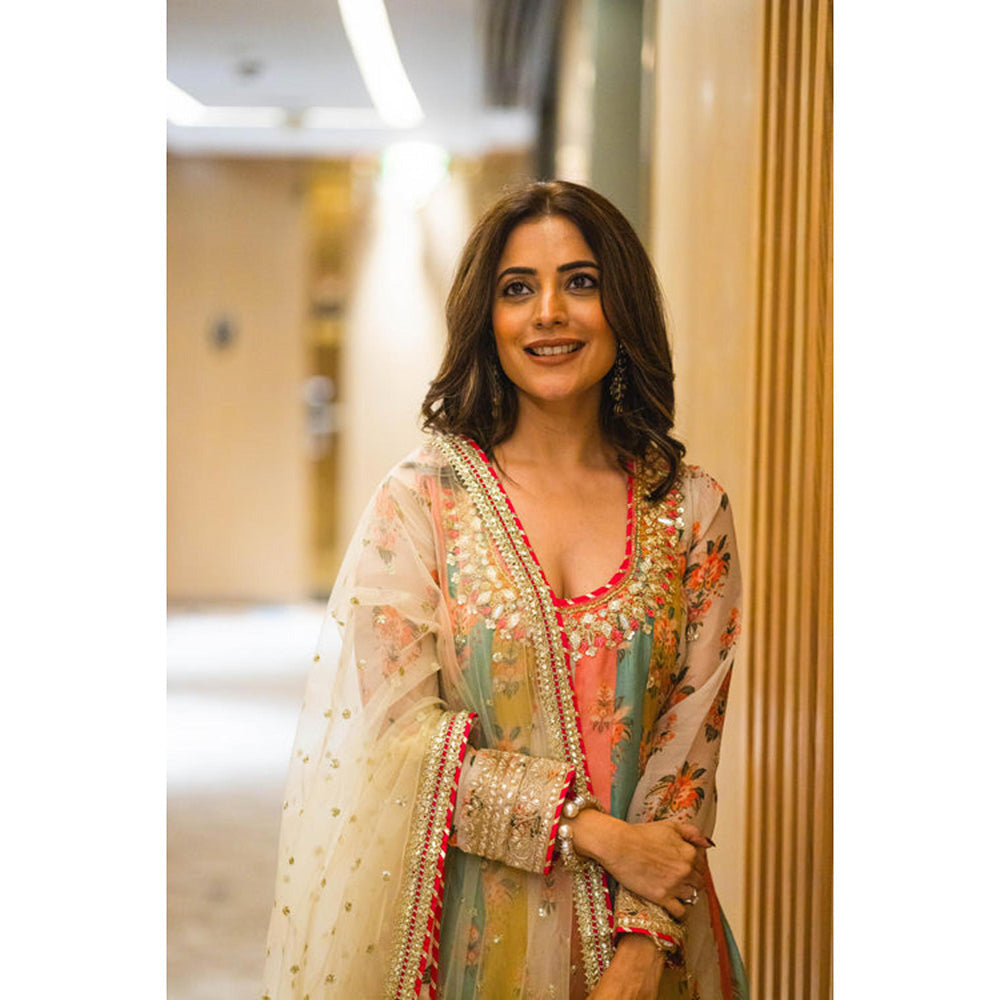 Gopi Vaid Nisha Aggarwal in Jaanki AG Set