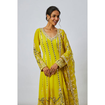 Gopi Vaid Hina Khan in Cheshtha Anarkali Set