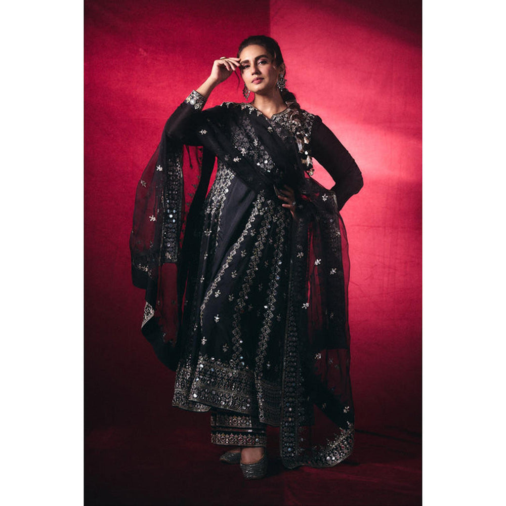 Gopi Vaid Huma Qureshi in Amiha AG Set