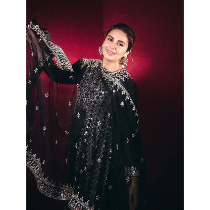 Gopi Vaid Huma Qureshi in Amiha AG Set