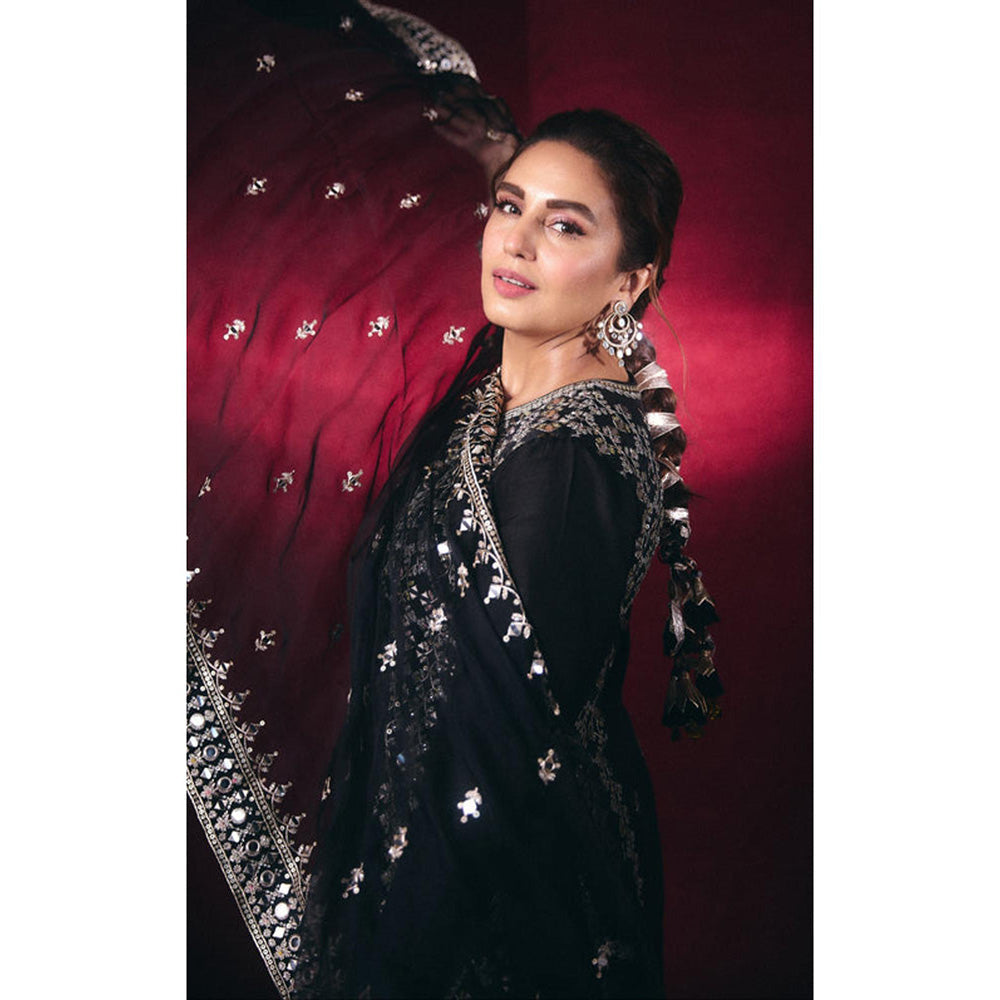 Gopi Vaid Huma Qureshi in Amiha AG Set