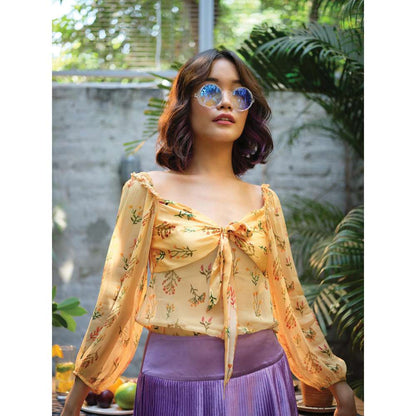 GUAPA Sila Front Knot Sweetheart Blouse