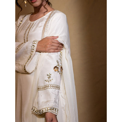 Harleen Kaur Off White Embroidered Pakistani Kurta with Pant and Dupatta (Set of 3)
