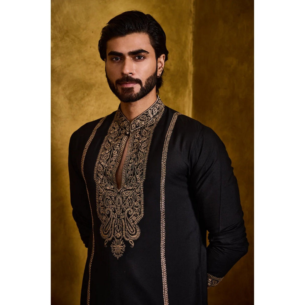 HISTORI Cotton Silk Men Black Embroidered Kurta with Churidar