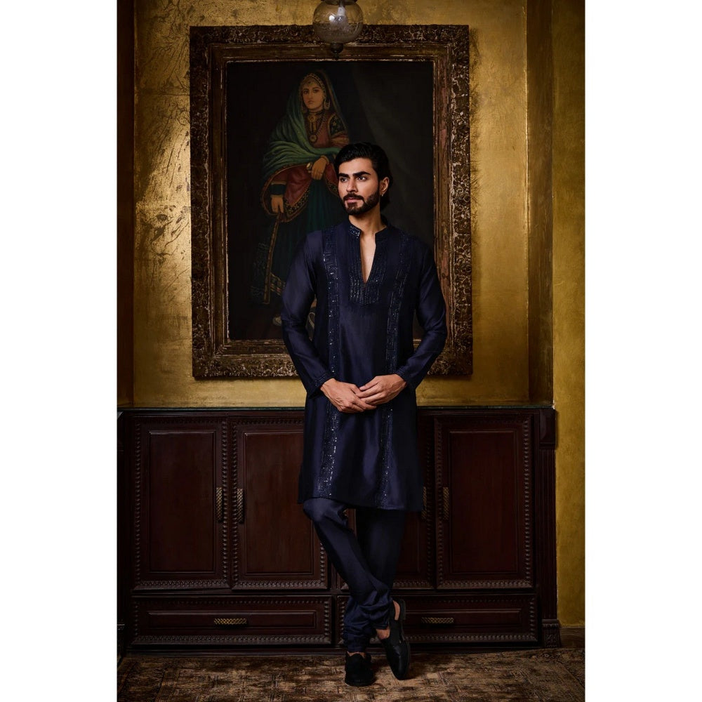 HISTORI Chanderi Men Navy Blue Embroidered Kurta with Churidar