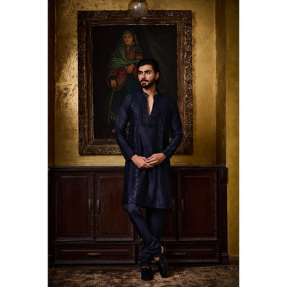 HISTORI Chanderi Men Navy Blue Embroidered Kurta with Churidar